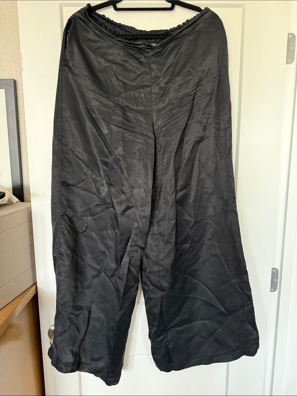 Women’s Black Wide-Leg Pants with Elastic Waist and Pockets